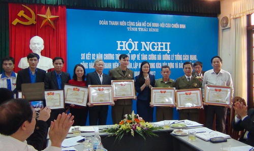 Các tập thể nhận Bằng khen đã có thành tích tiêu biểu trong triển khai chương trình phối hợp liên ngành giữa Đoàn thanh niên - Hội Cựu chiến binh